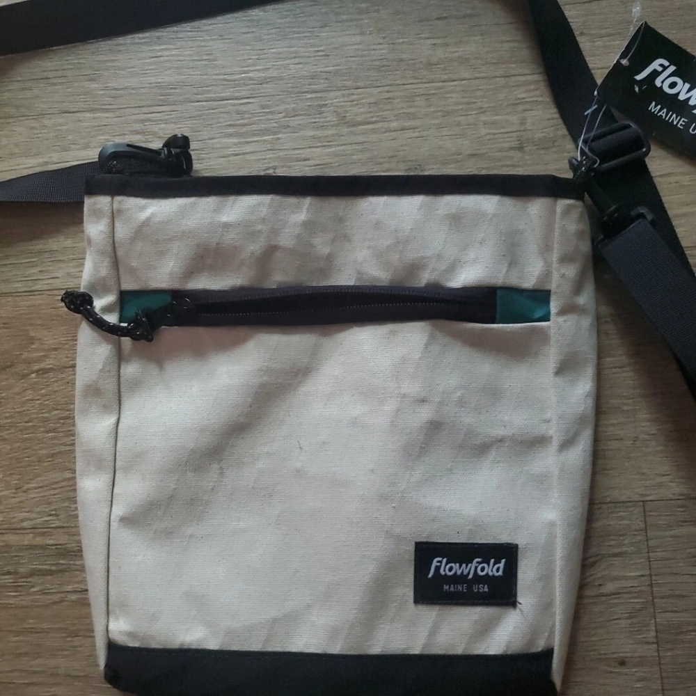 Flowfold Canvas Crossbody Natural Medium Womens Bag NWT Maine USA